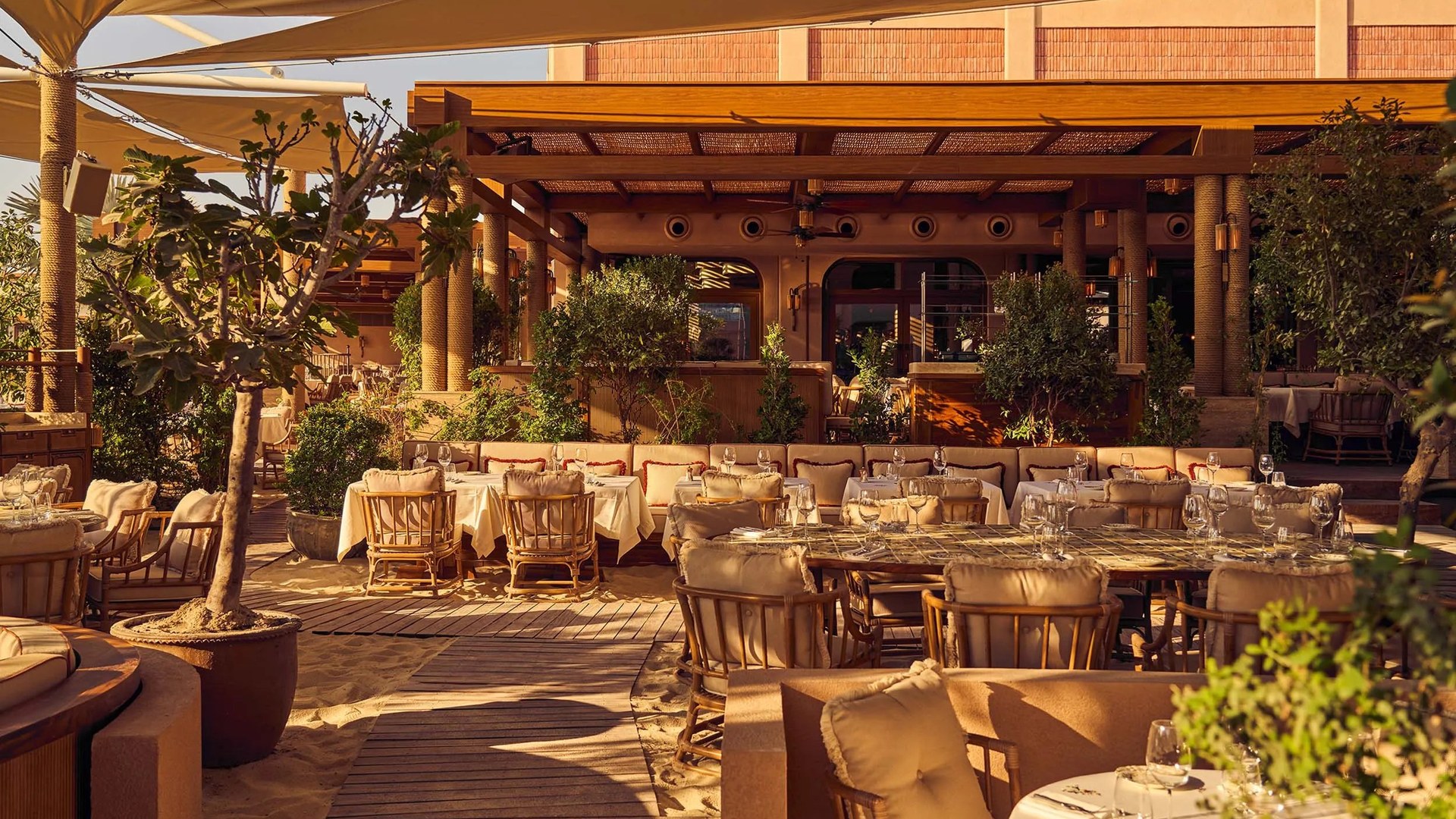 The garden at Gigi Rigolatto, laid for lunch